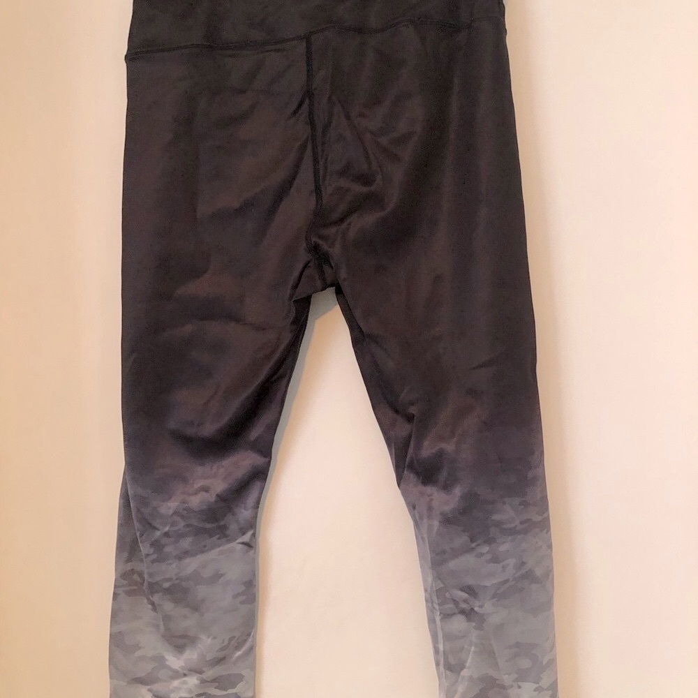 Good American  Black and Gray Ombre Leggings